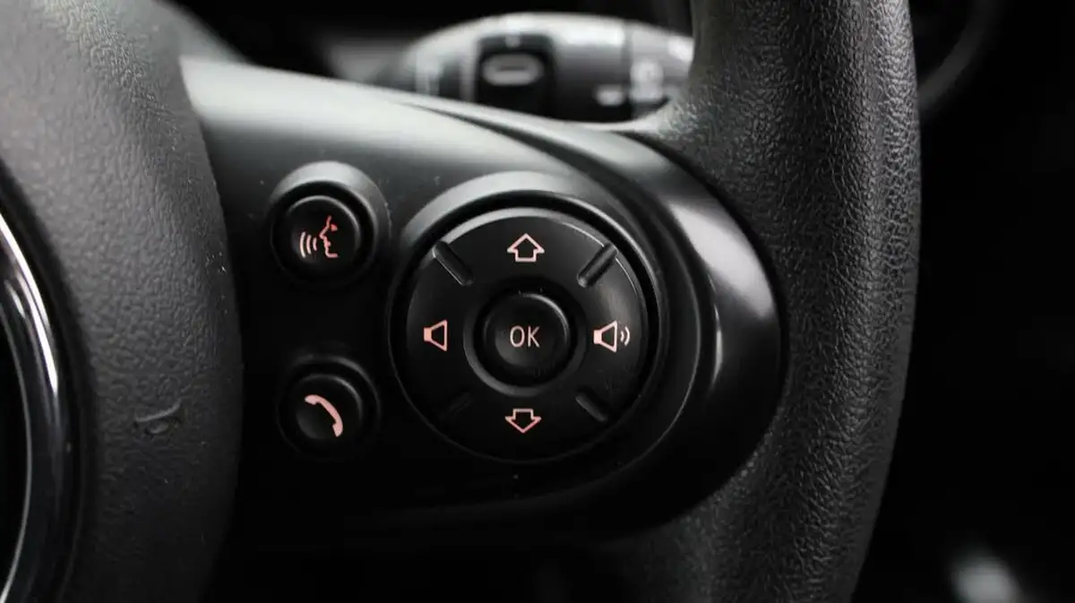 2020-mini-cooper-15-one-classic-3d-big-21