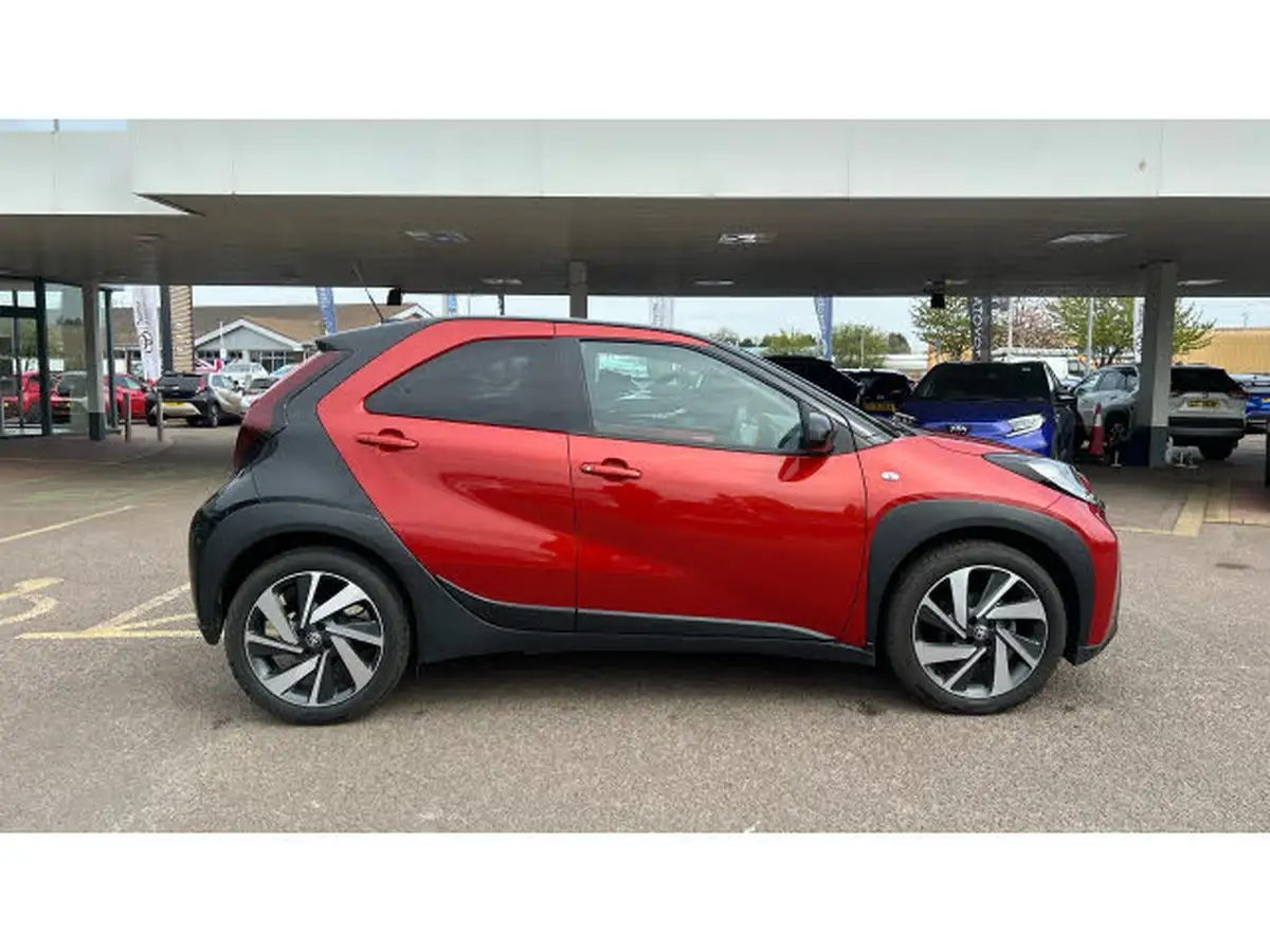 2024-toyota-aygo-x-10-vvt-i-edge-big-15