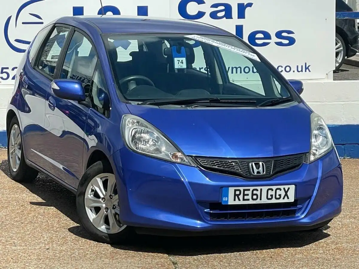 2011-honda-jazz-14-es-big-0
