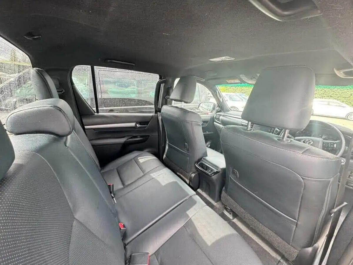2023-toyota-hi-lux-28d-4d-invincible-x-2754cc-auto-big-10