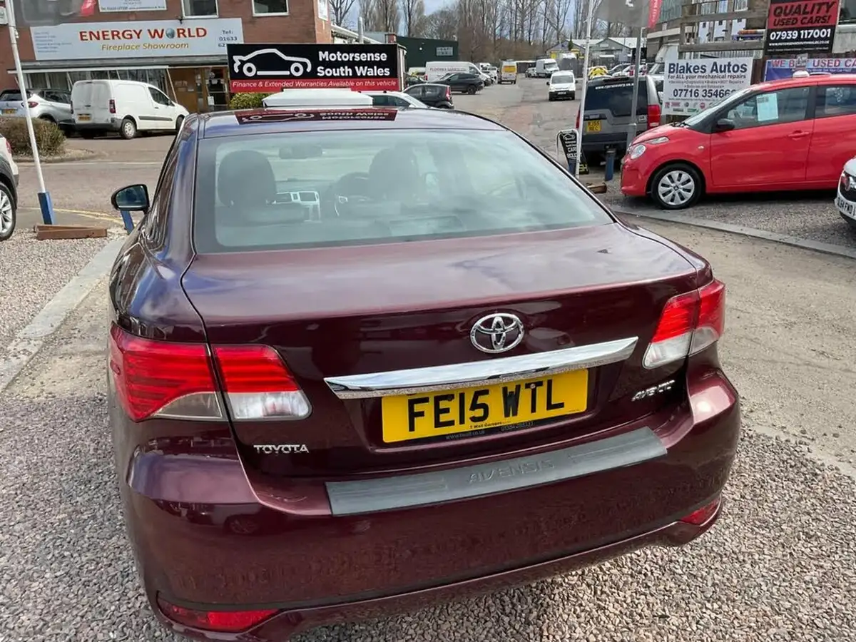 2015-toyota-avensis-20td-icon-business-edition-saloon-4d-big-71