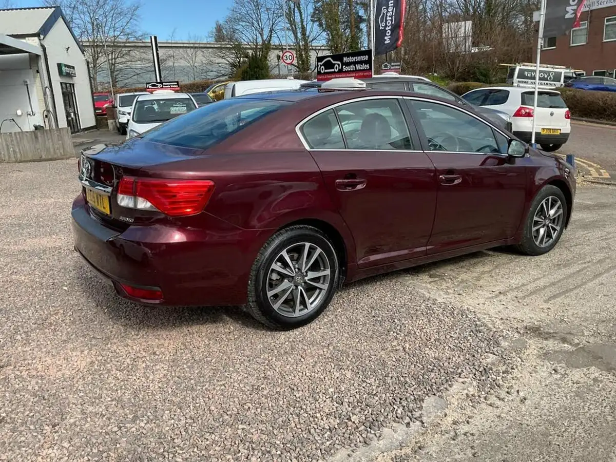 2015-toyota-avensis-20td-icon-business-edition-saloon-4d-big-67