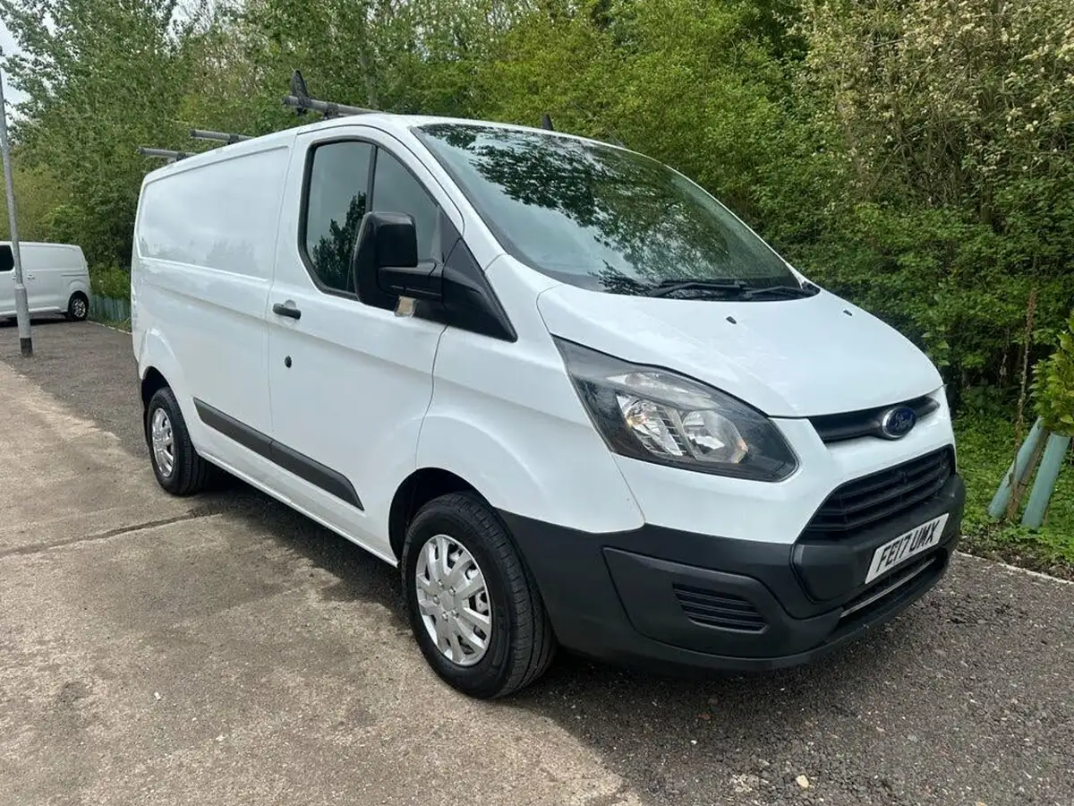 2017-ford-transit-custom-20tdci-290-l1h1-105pseu6-panel-van-big-1