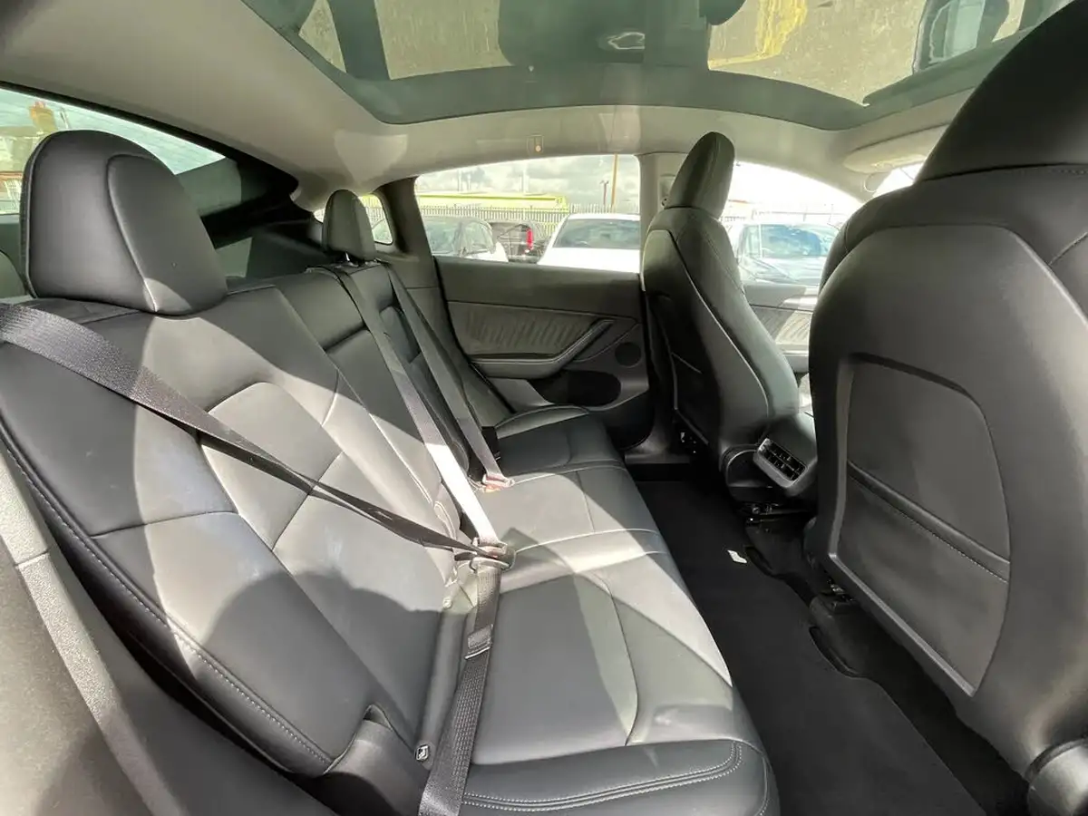 2024-tesla-model-y-e-rwd-big-7