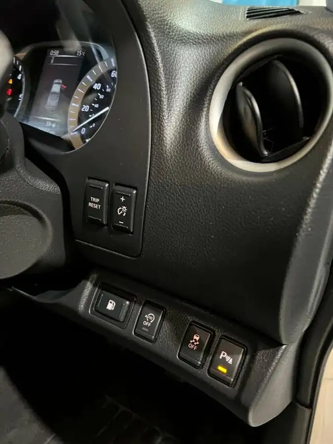 2017-nissan-navara-23dci-tekna-big-27