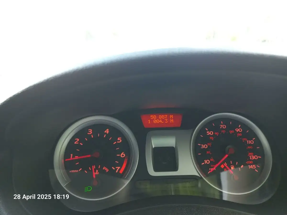 2008-renault-clio-12-expression-16v-75bhp-ac-hatchback-5d-big-1