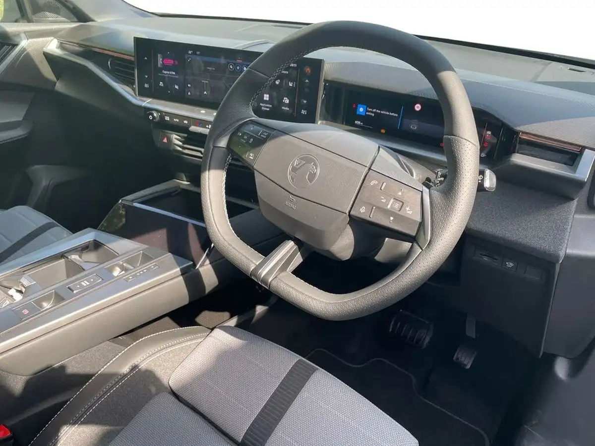 2025-vauxhall-grandland-12-gs-big-14