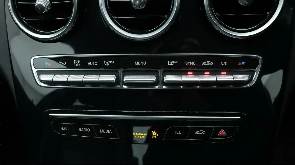 2020-mercedes-benz-c-class-15-c200-sport-ss-saloon-4d-big-12