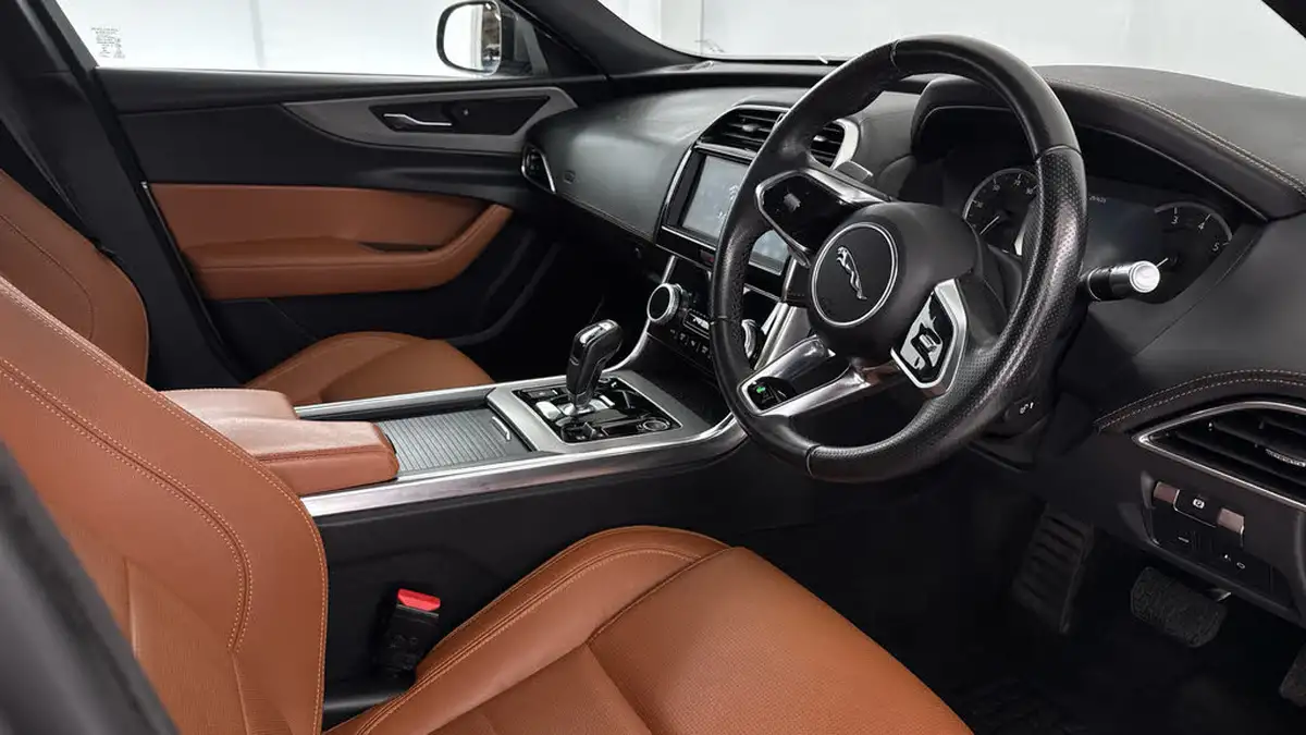 2020-jaguar-xe-20i-r-dynamic-s-250ps-big-9