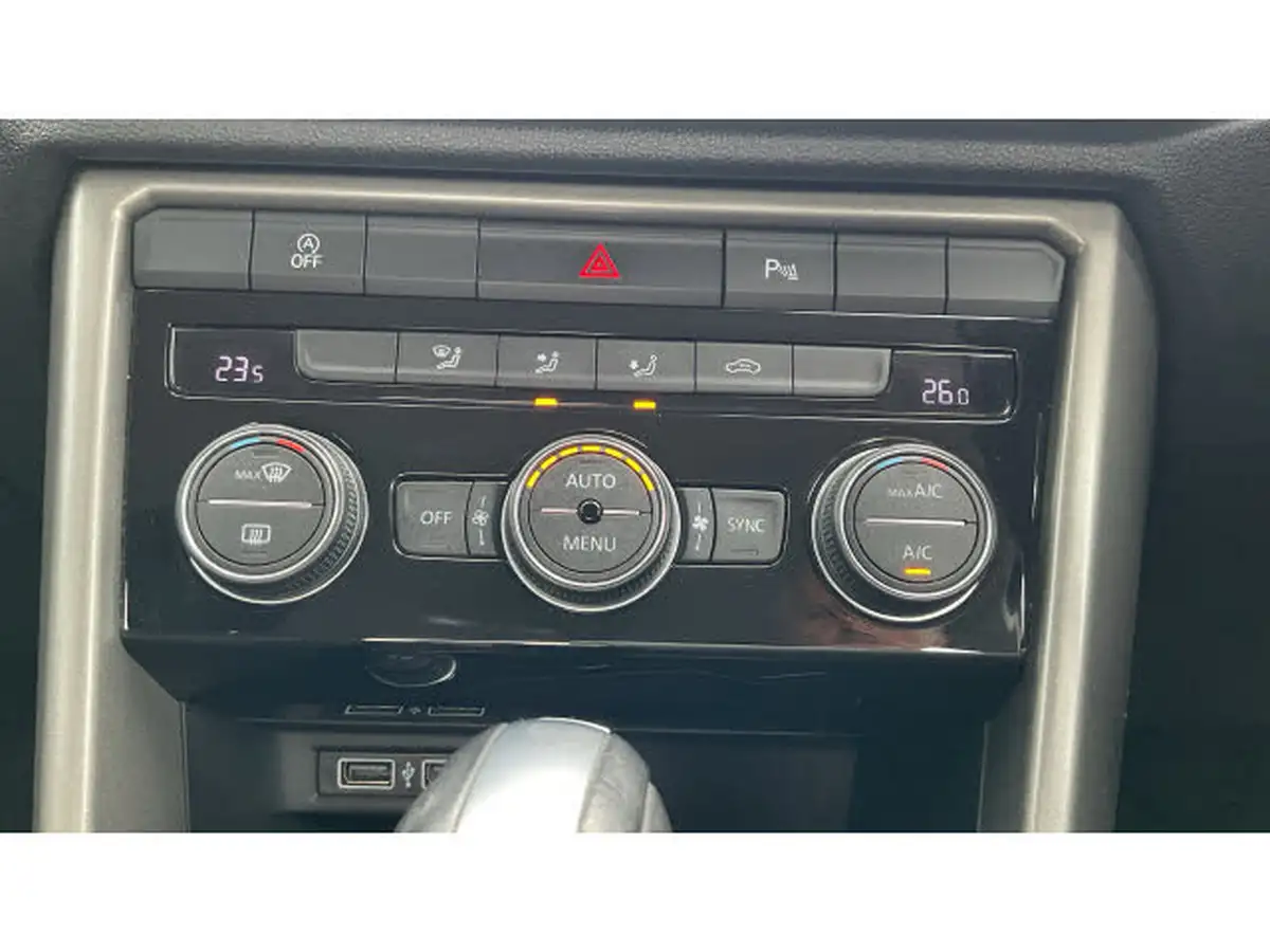 2020-volkswagen-t-roc-15-tsi-se-dsg-big-30