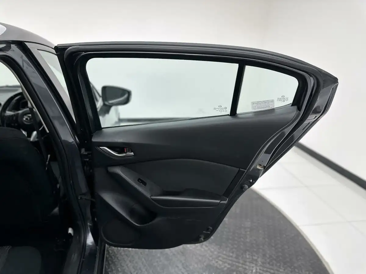2015-mazda-mazda3-20-se-hatchback-5d-big-25