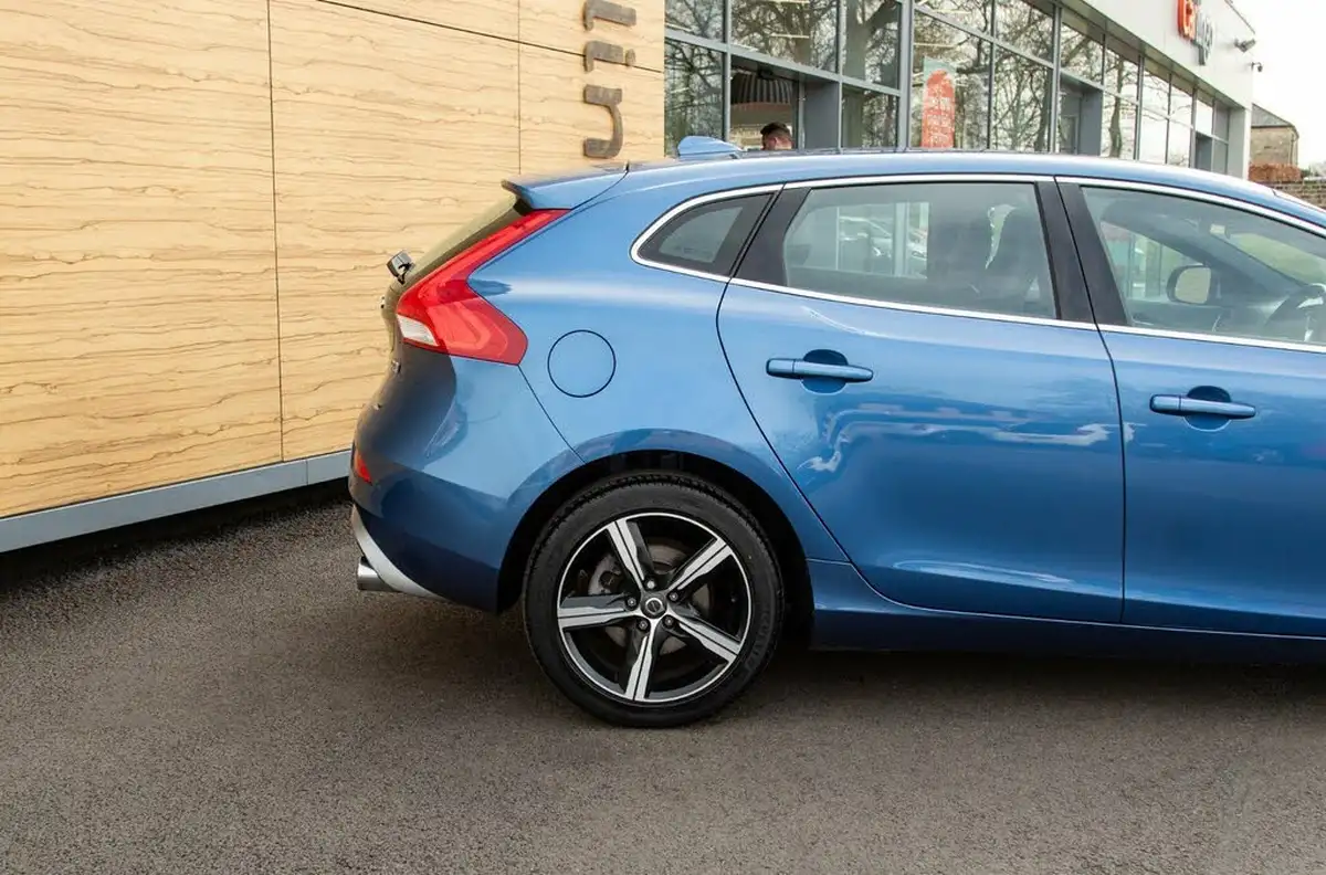 2019-volvo-v40-20td-d2-r-design-nav-plus-big-10