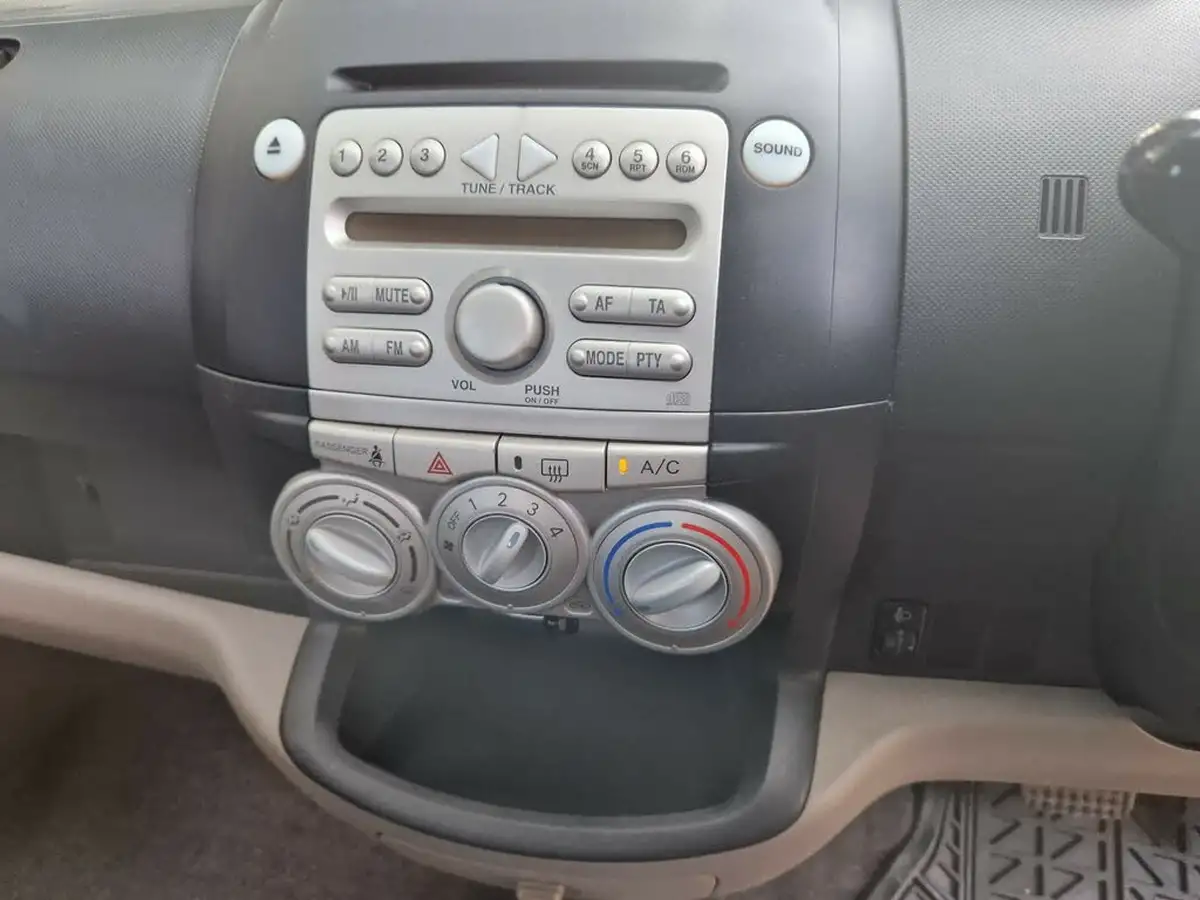 2006-daihatsu-sirion-13-se-auto-big-21