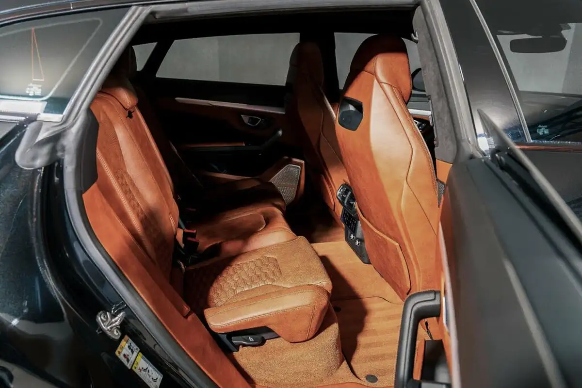2019-lamborghini-urus-40-no-trim-big-20