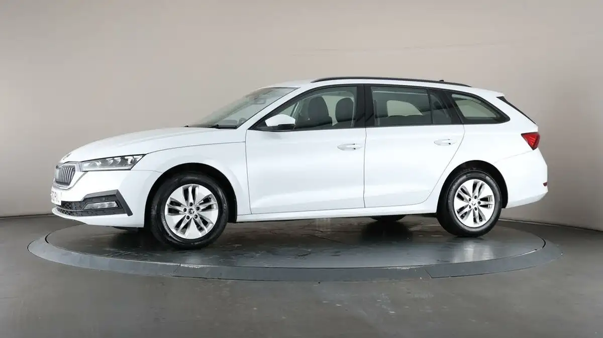 2023-skoda-octavia-20tdi-se-technology-116ps-estate-big-31