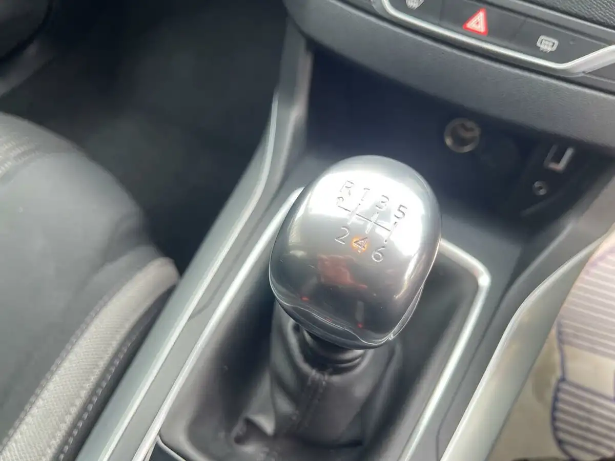 2015-peugeot-308-12-sportium-130bhp-big-21