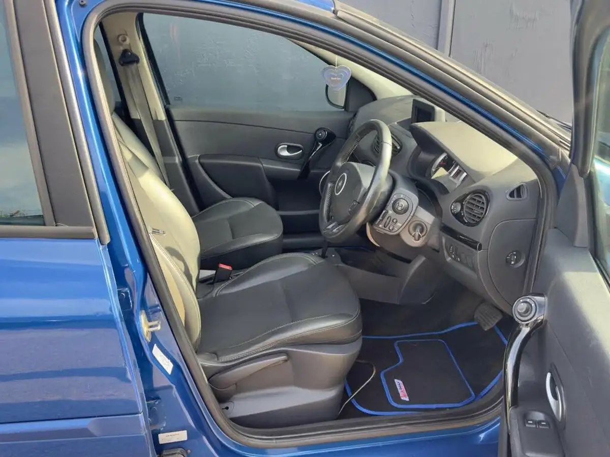 2011-renault-clio-16-dynamique-tom-tom-vvt-hatchback-5d-auto-big-29