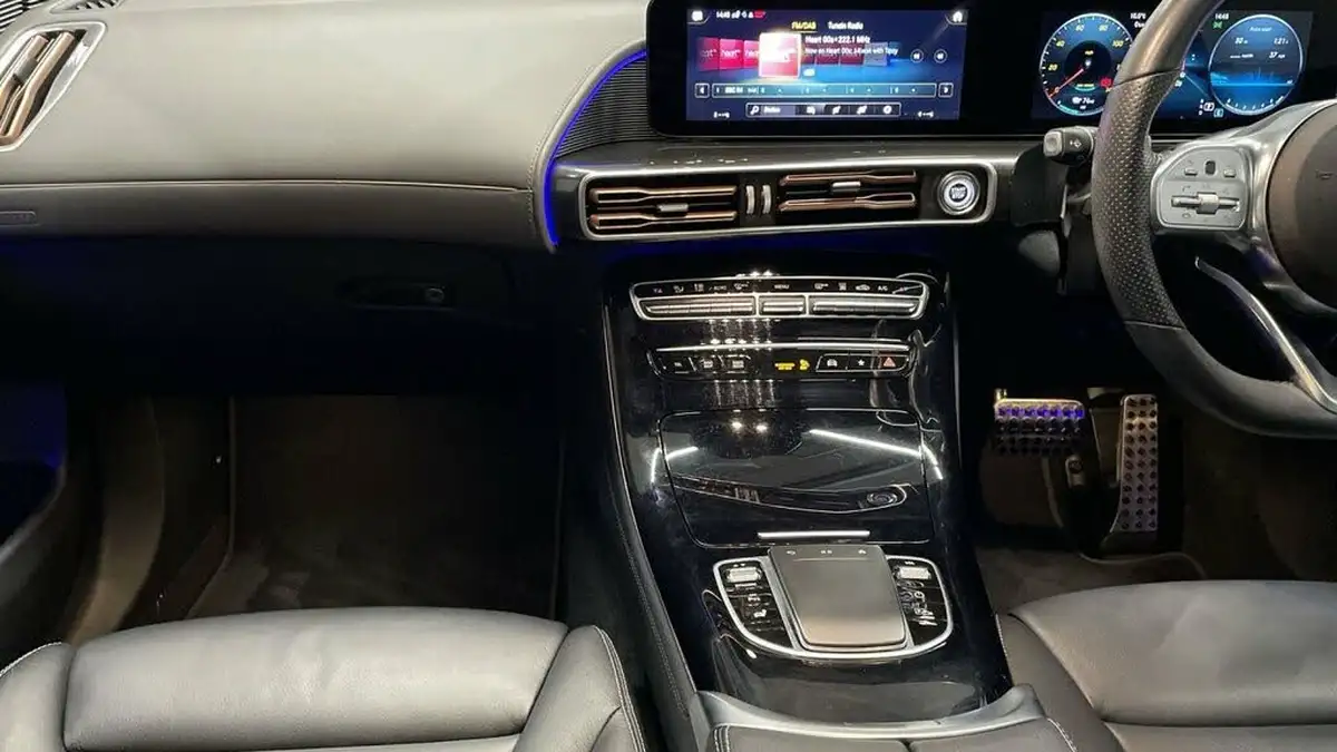 2020-mercedes-benz-eqc-big-15