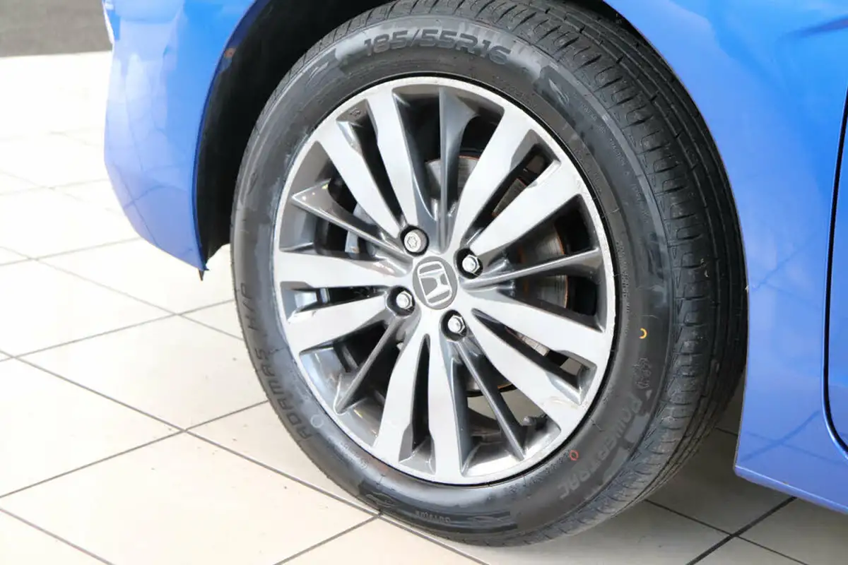 2017-honda-jazz-13-i-vtec-ex-navi-cvt-big-77