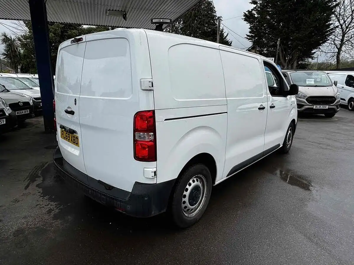 2019-vauxhall-vivaro-15td-2900-l1h1-dynamic-big-2