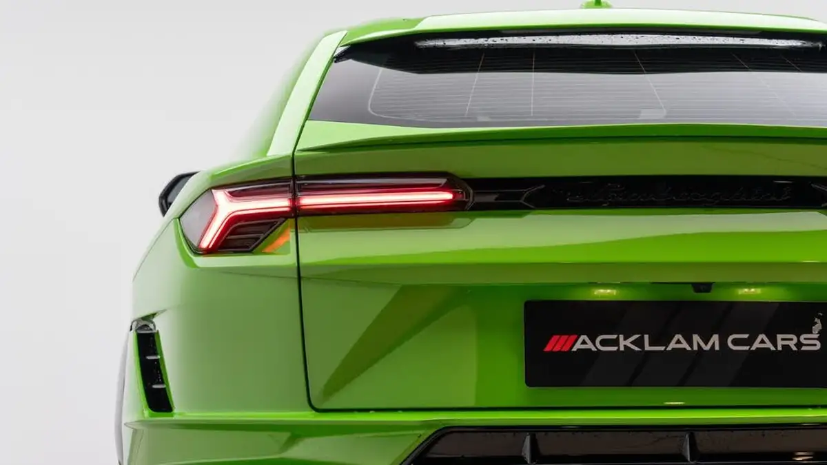 2023-lamborghini-urus-40-no-trim-big-9