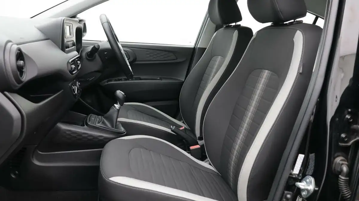 2023-hyundai-i10-10-se-big-14
