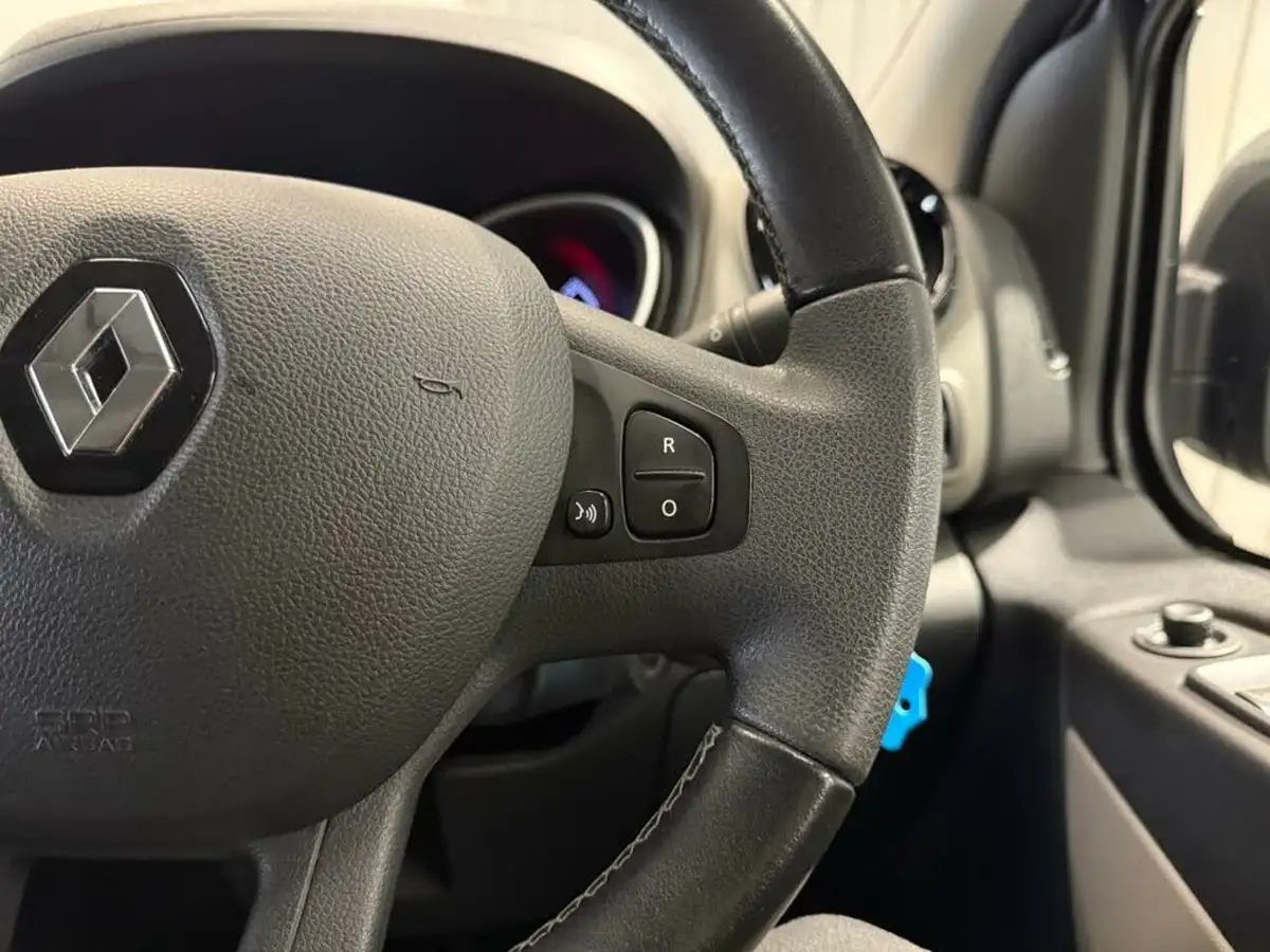 2017-renault-trafic-16dci-ll29-120-sport-nav-panel-big-23