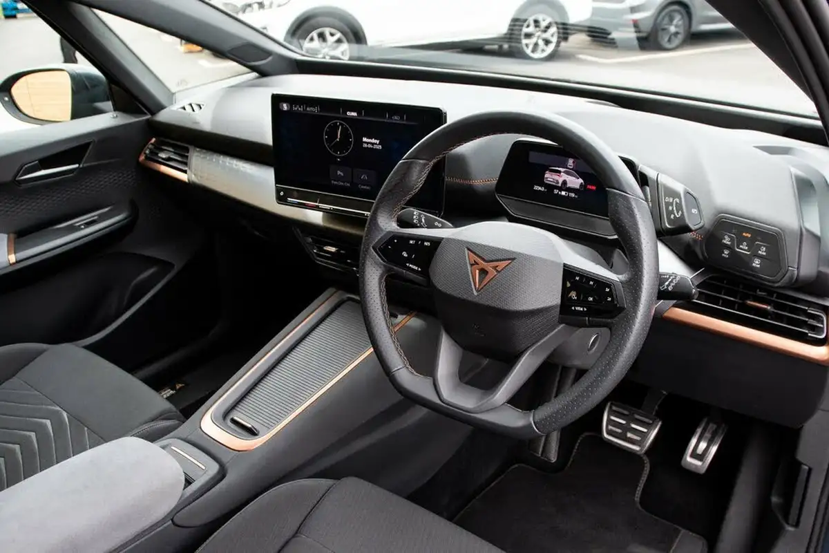 2022-cupra-born-e-v2-204ps-58kwh-big-4