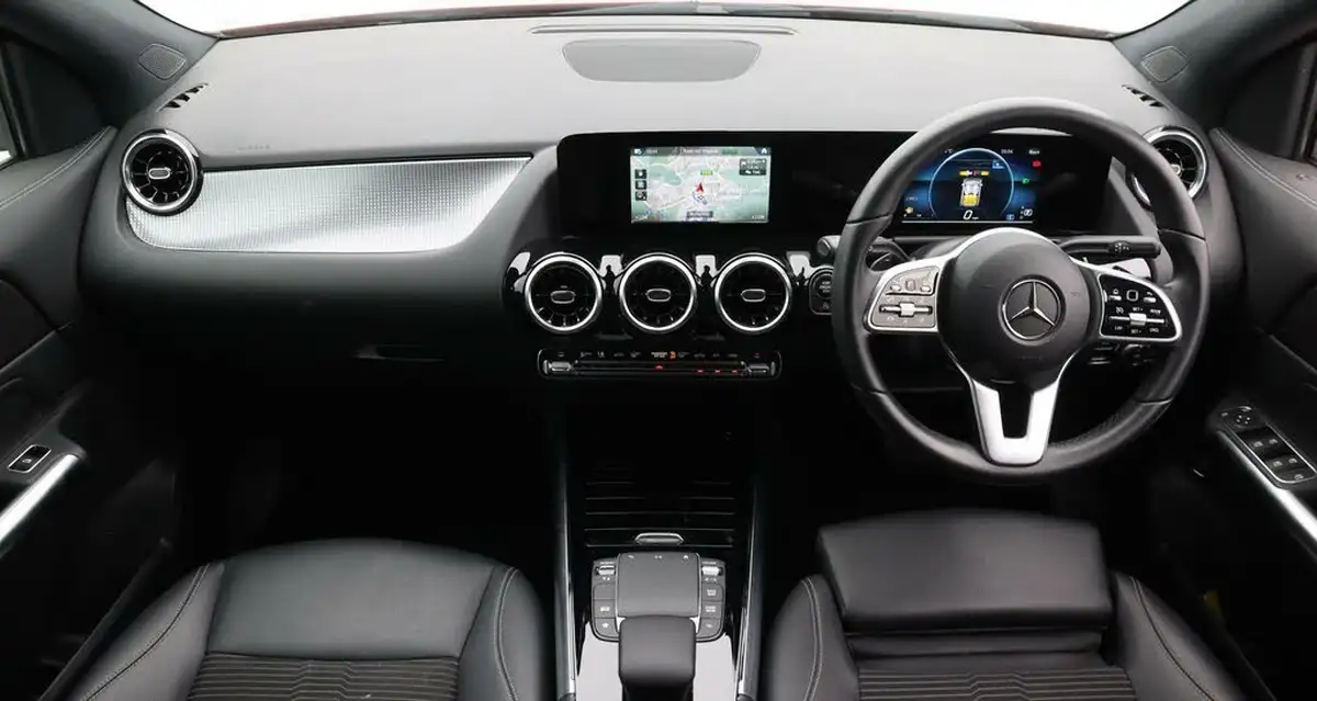 2022-mercedes-benz-gla-class-13-gla-200-sport-big-13