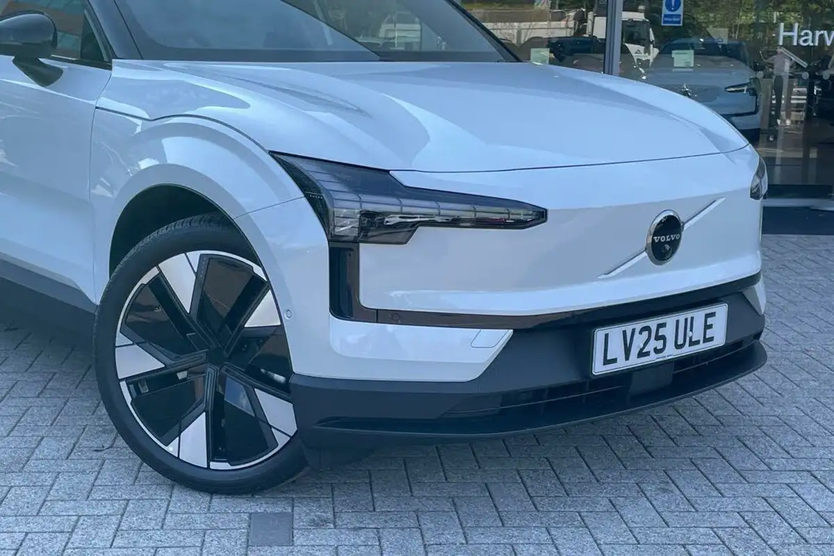 2025-volvo-ex30-e-single-motor-ultra-big-5