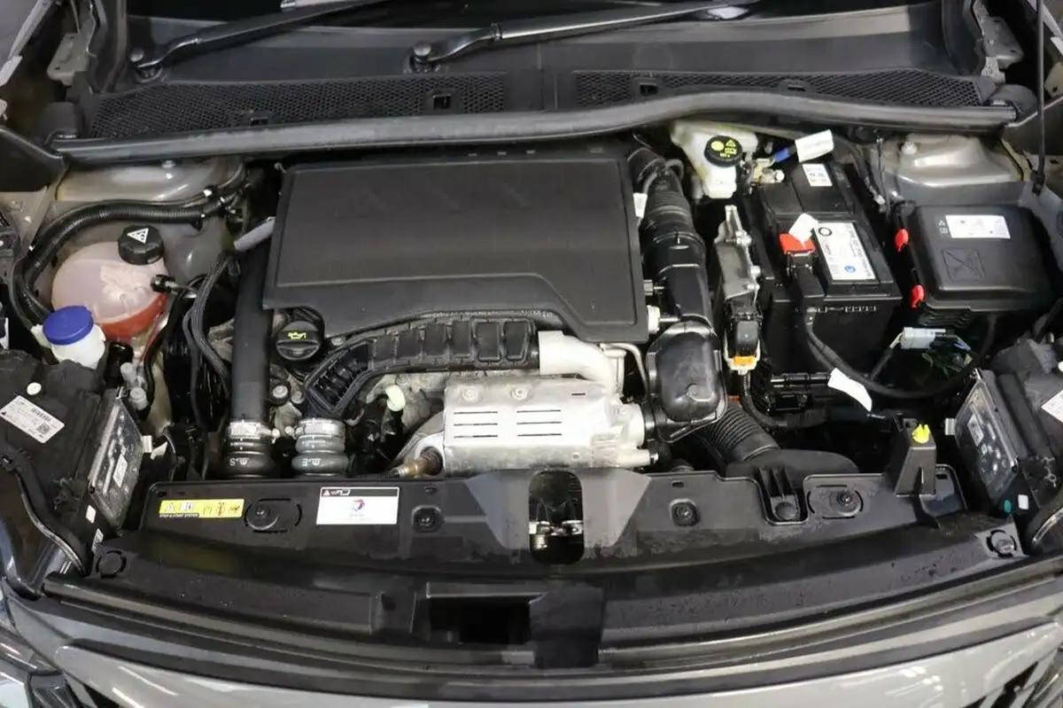 2023-peugeot-2008-suv-big-37
