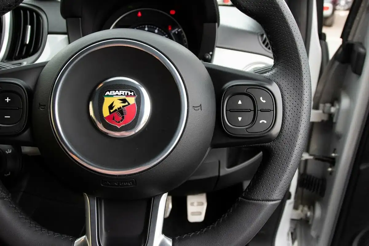 2019-abarth-595-14-tjet-big-21