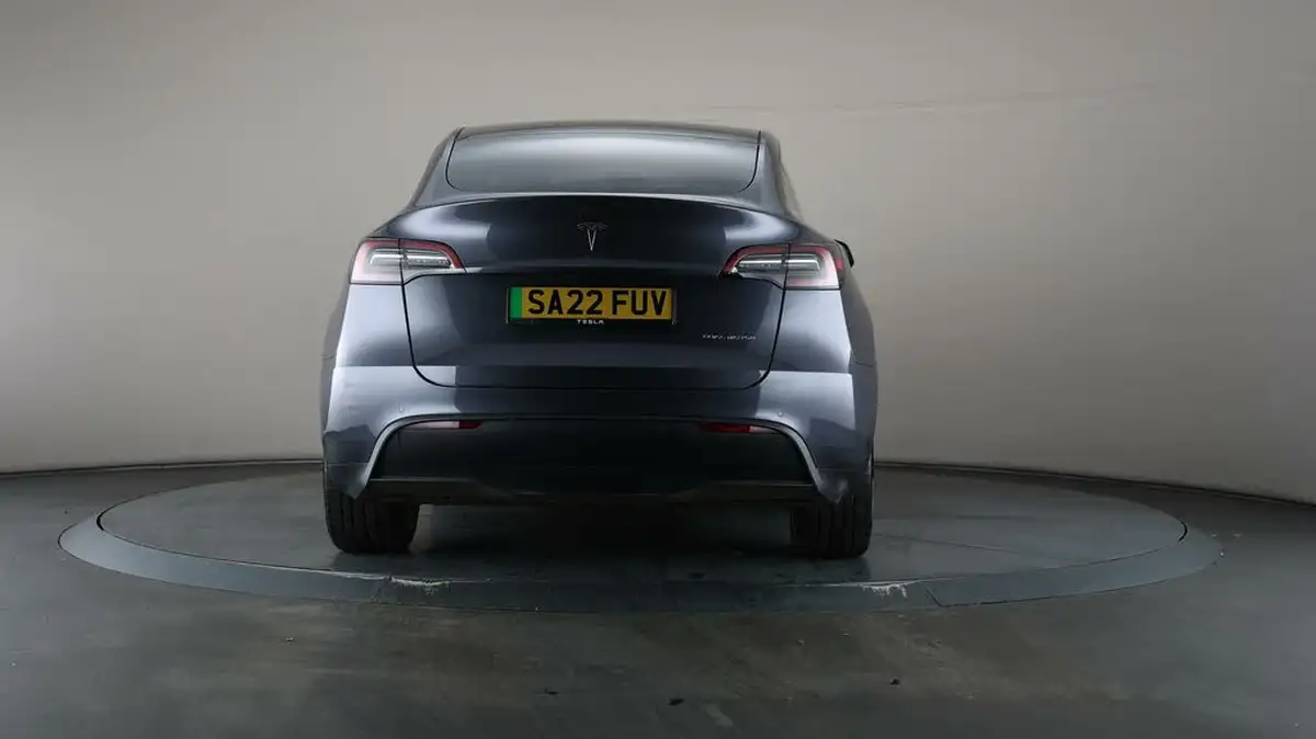 2022-tesla-model-y-e-long-range-big-6