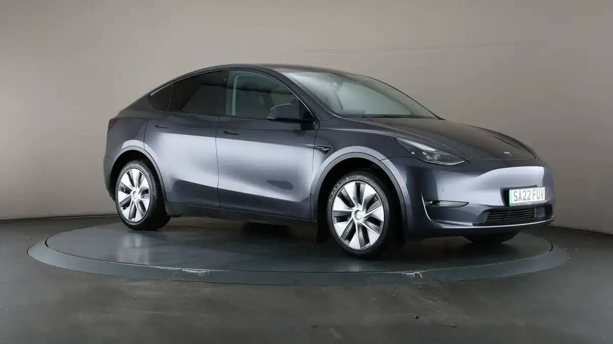 2022-tesla-model-y-e-long-range-big-47