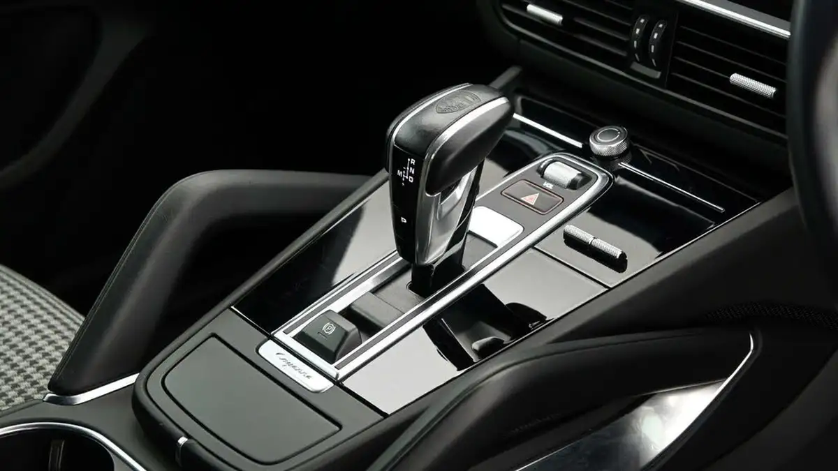 2022-porsche-cayenne-40-v8-turbo-coupe-big-40