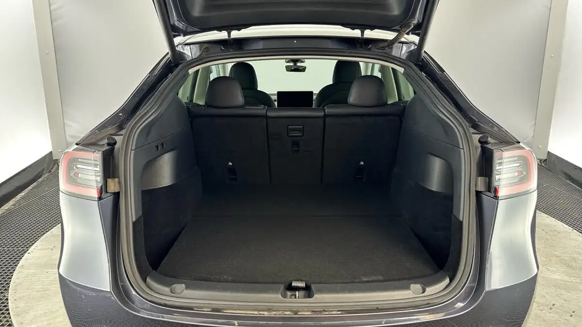 2022-tesla-model-y-e-long-range-big-14
