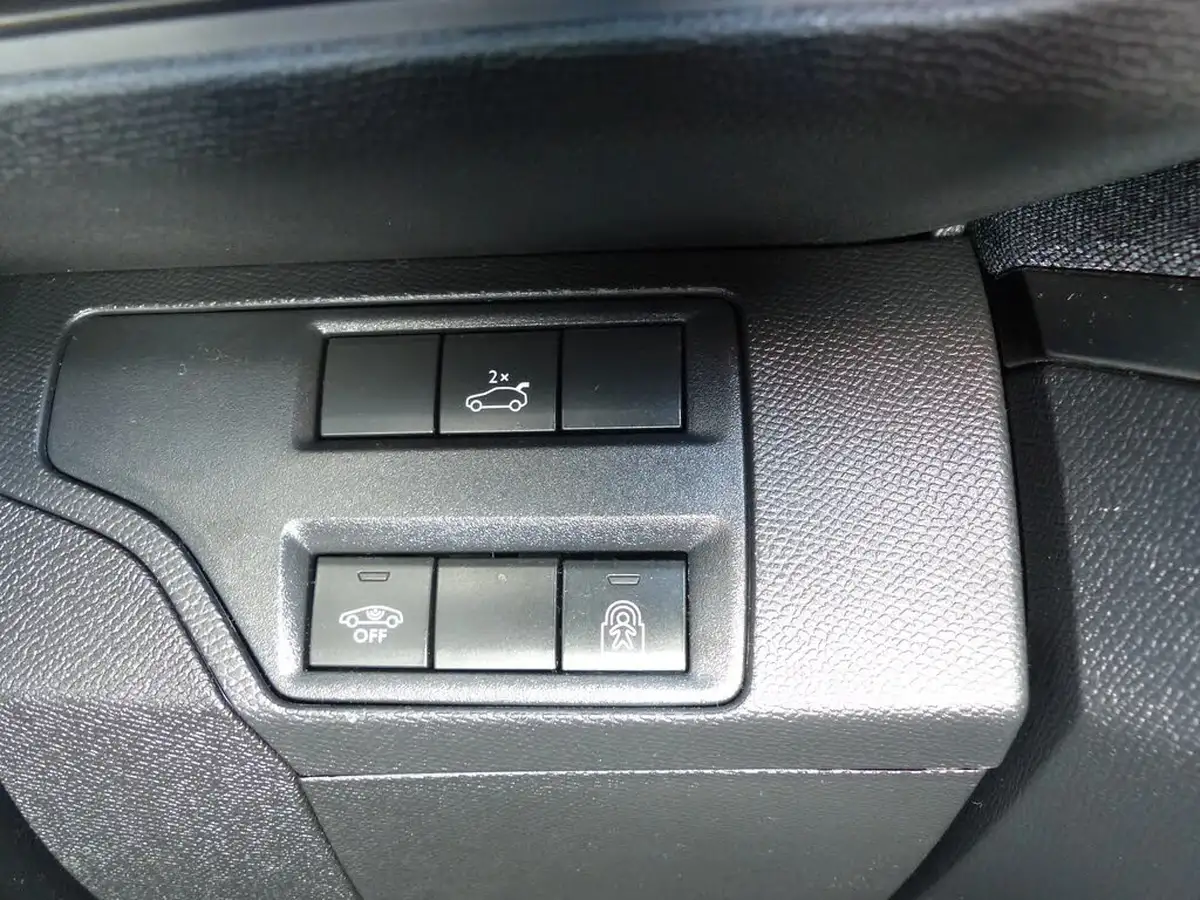 2019-peugeot-3008-suv-12-puretech-gt-line-big-18
