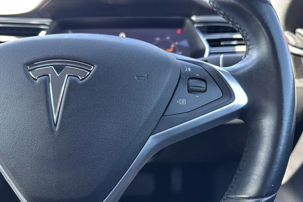 2018-tesla-model-s-e-75d-big-16