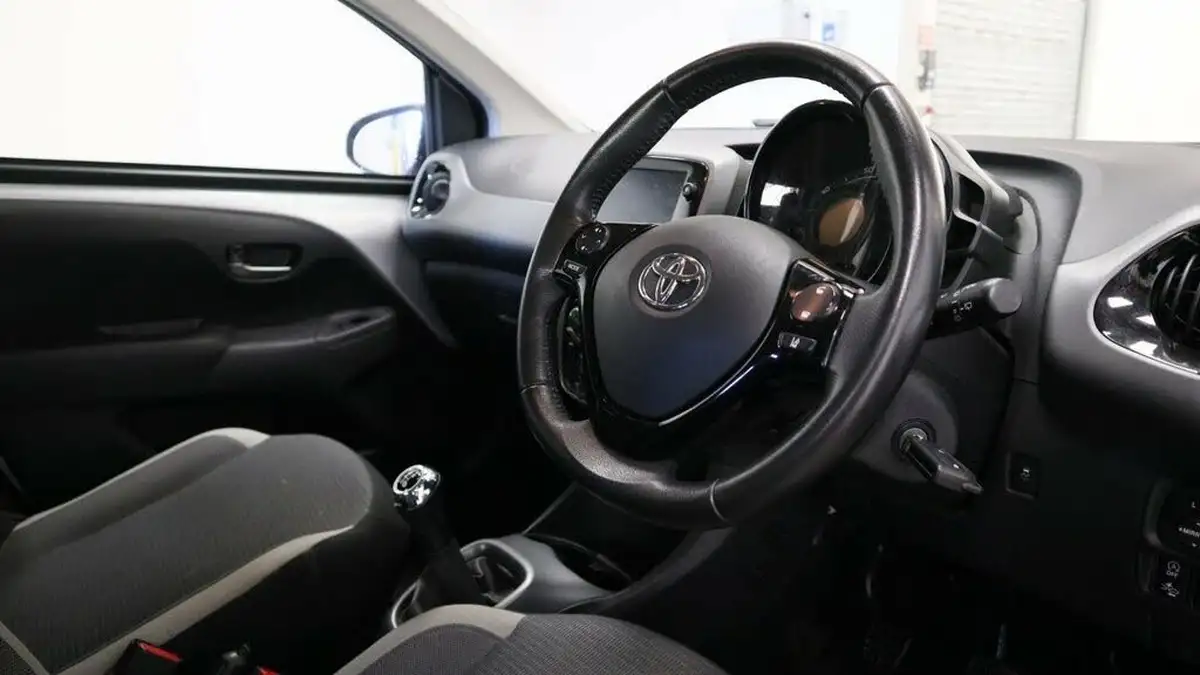 2022-toyota-aygo-10-vvt-i-x-play-big-4