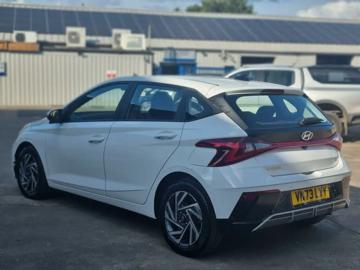 2023-hyundai-i20-10-t-gdi-advance-big-3