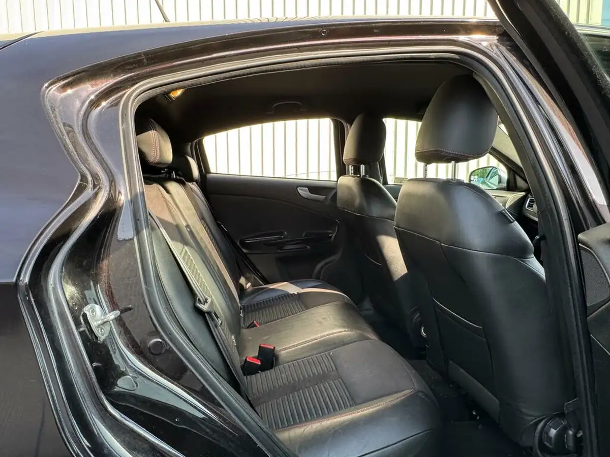2010-alfa-romeo-giulietta-14-veloce-multiair-170bhp-big-30
