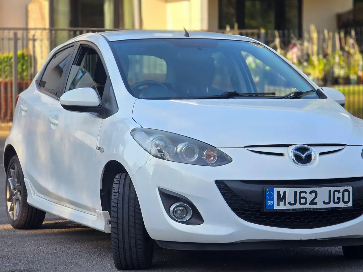 2012-mazda-mazda2-13-venture-big-22