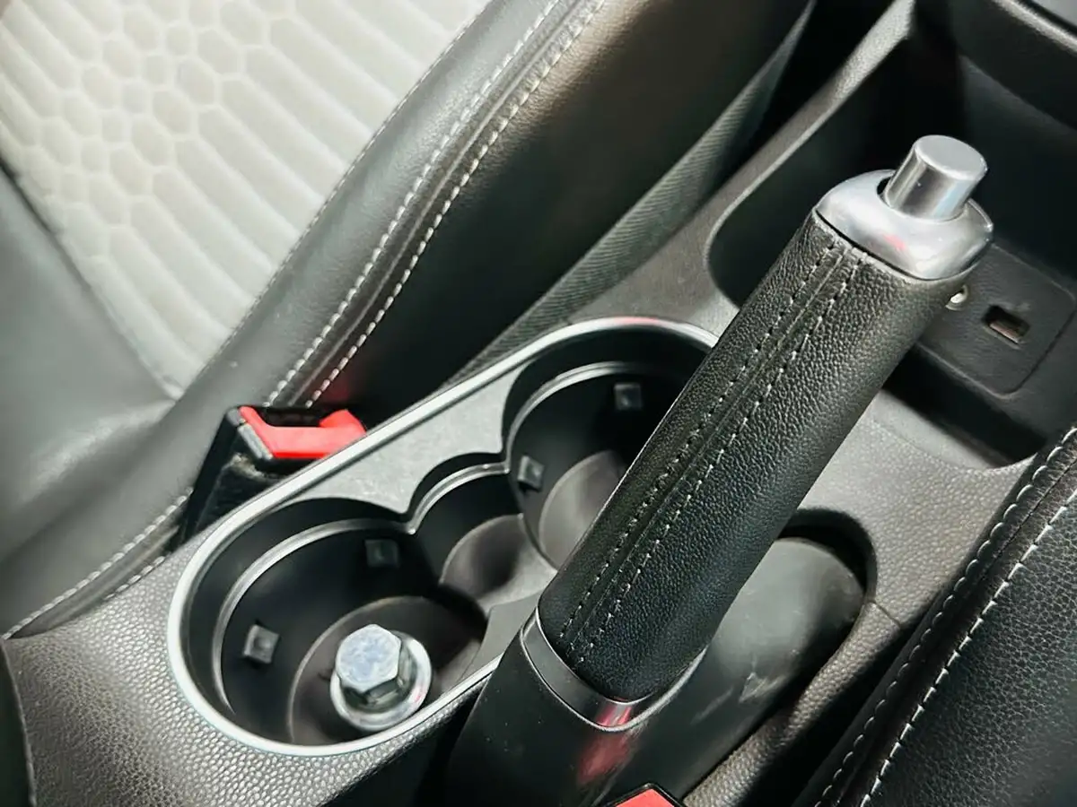 2016-ford-fiesta-16-st-2-3d-big-51