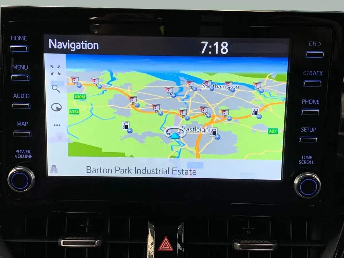 2022-toyota-corolla-18-vvt-i-icon-tech-spare-wheel-touring-sports-5d-big-4