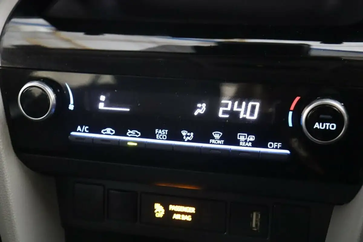 2022-toyota-yaris-cross-15-vvt-i-icon-big-27