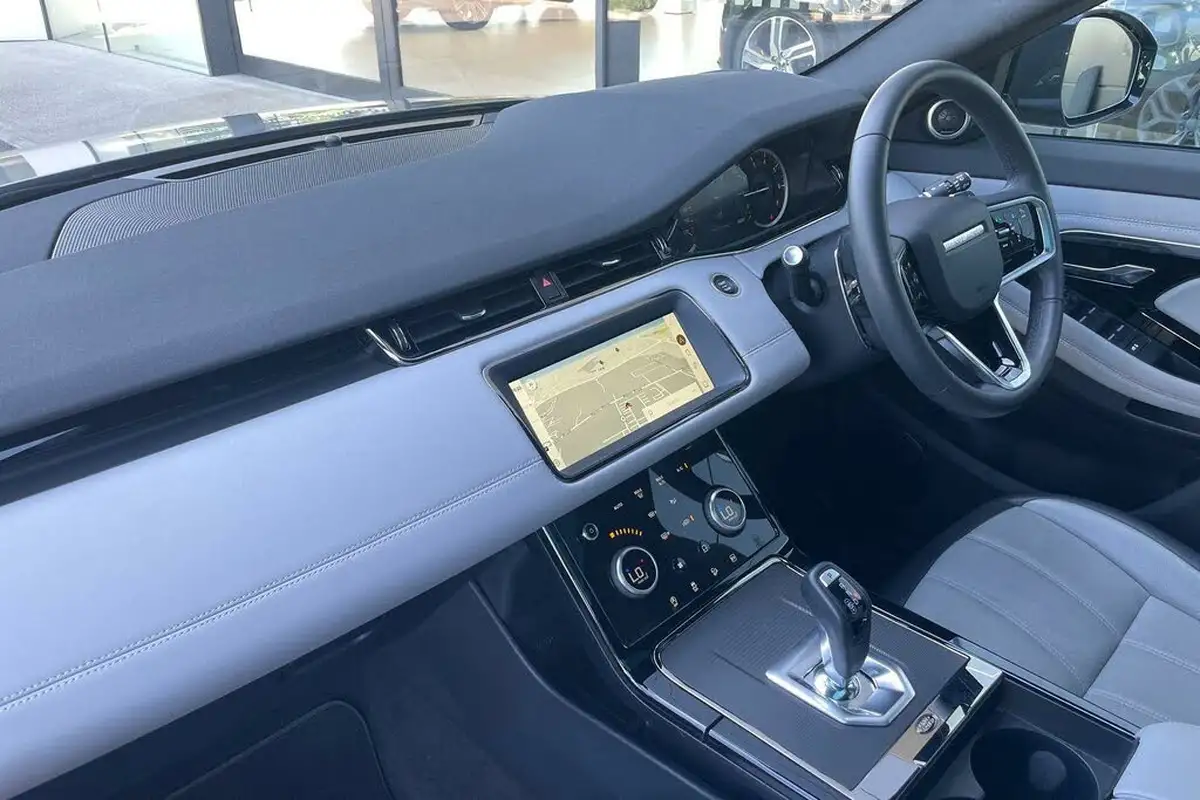 2023-land-rover-range-rover-evoque-15-p300e-r-dynamic-se-big-36