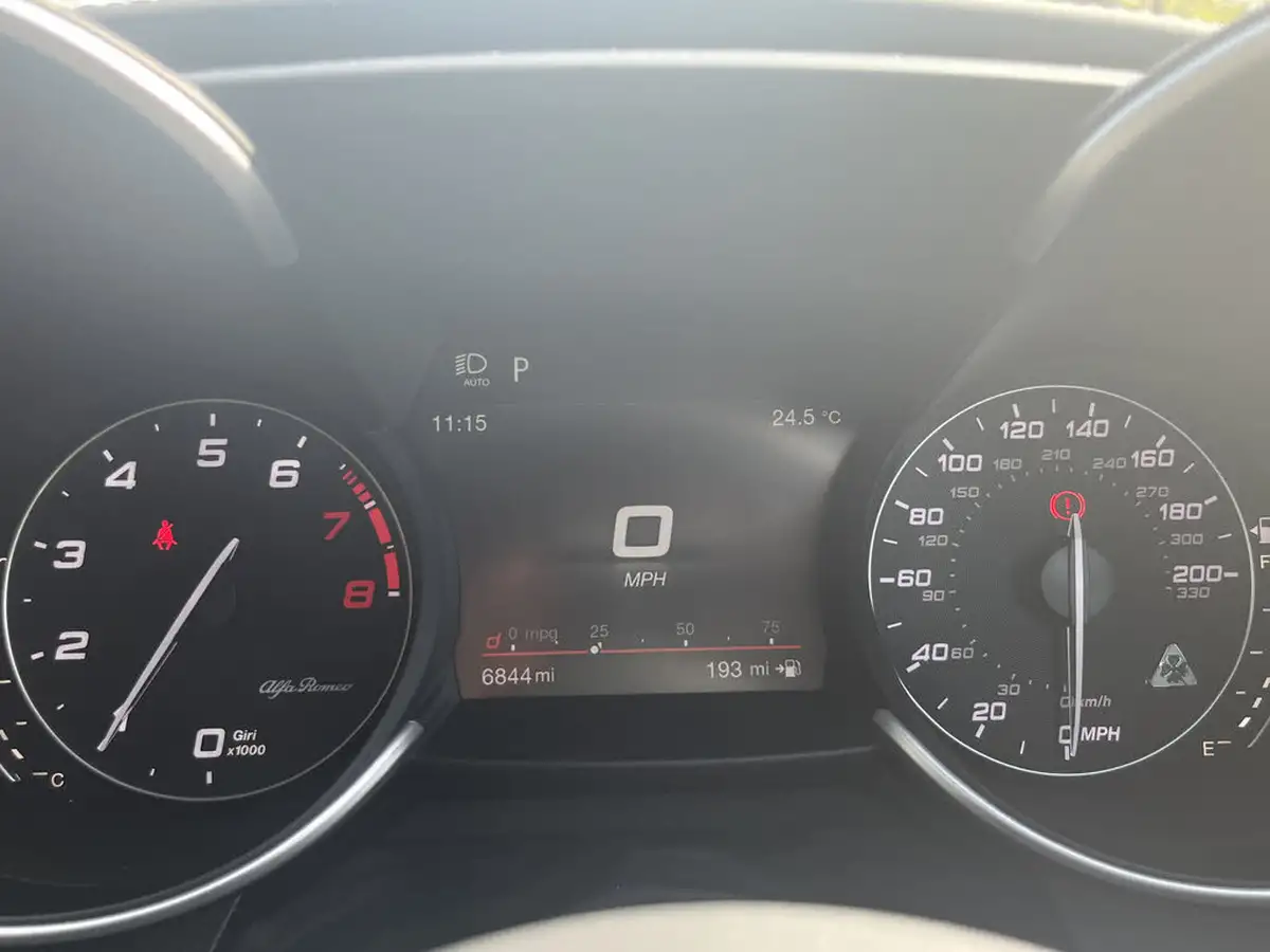 2022-alfa-romeo-giulia-29-biturbo-quadrifoglio-big-38