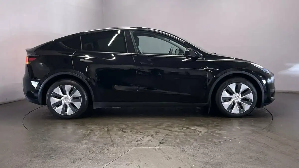 2022-tesla-model-y-e-long-range-big-8