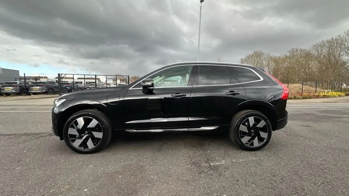 2025-volvo-xc60-20-t8-ultra-dark-big-7