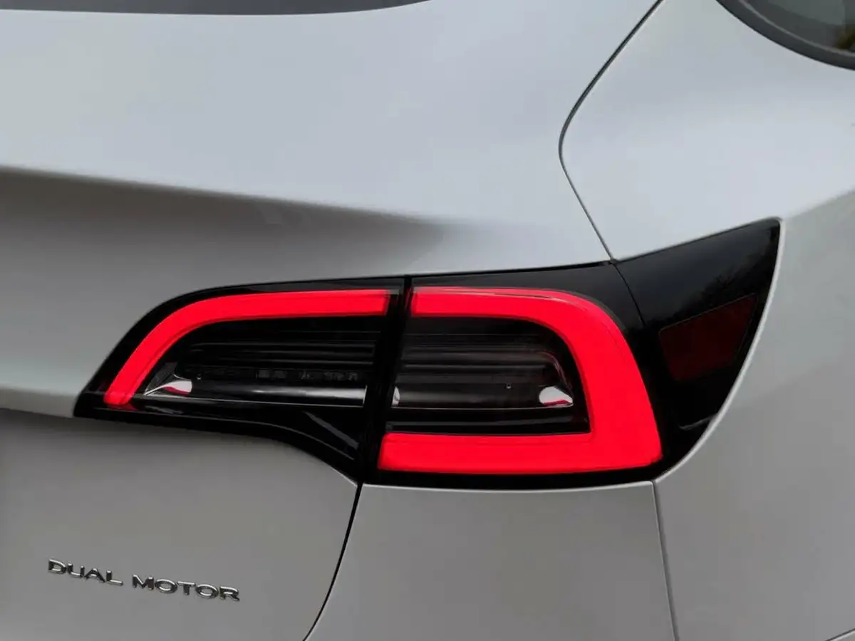 2020-tesla-model-3-e-long-range-big-43